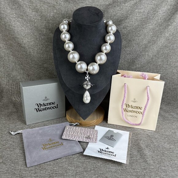 Vivienne Westwood Jewelry - NEW Vivienne Westwood Giant Faux Pearl Necklace Silver